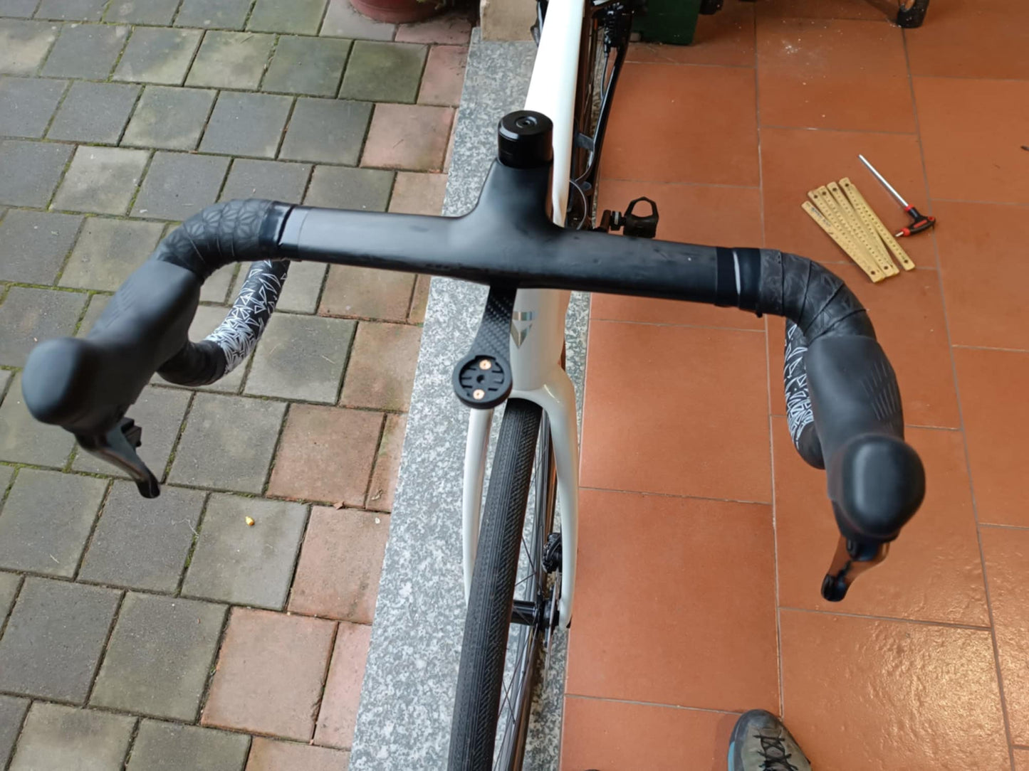 Avian Falcon II integrated bar