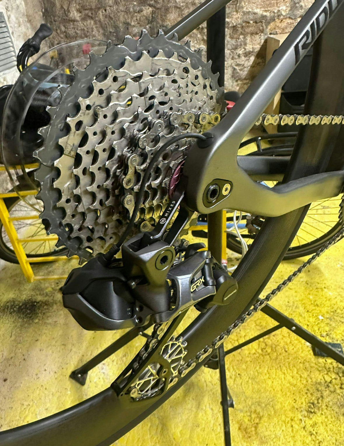Direct mount hanger Ridley